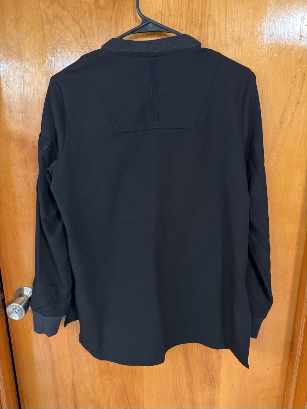Figs Women’s Bellery Scrub Jacket in Black - Picture 6 of 8
